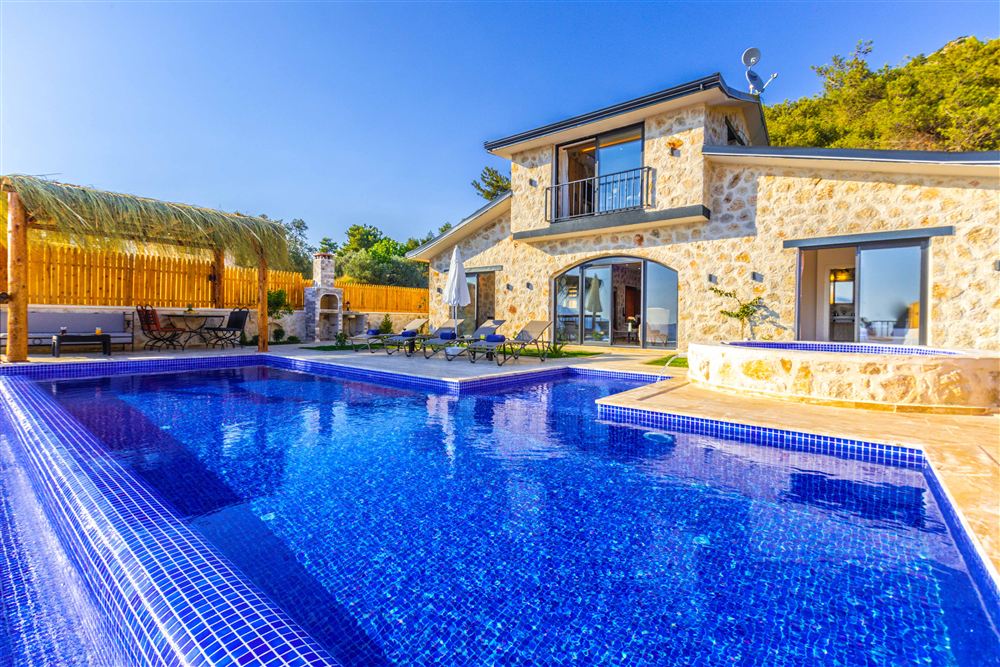 Terrasse d'une villa grecque avec vue sur la mer